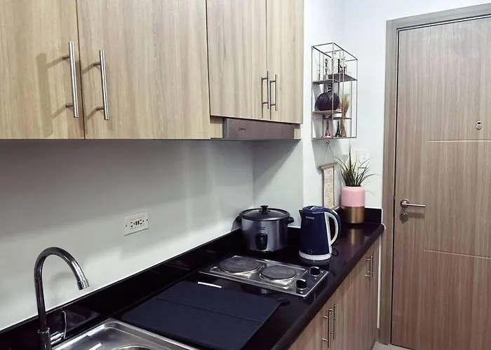 Mid-century Extent Unit @ Shore 2, Moa Manila