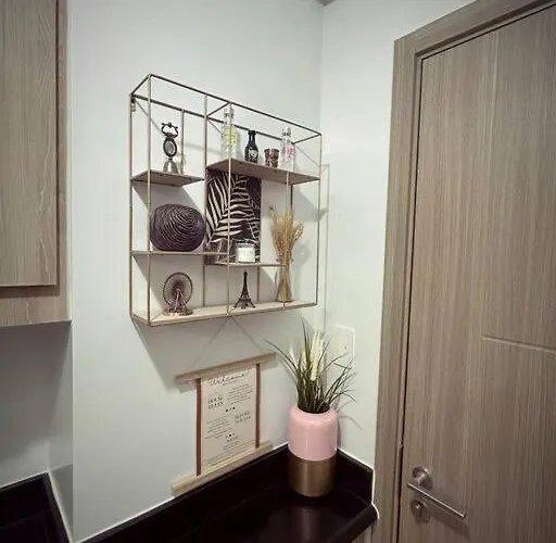 Mid-century Extent Unit @ Shore 2, Moa Apartment
